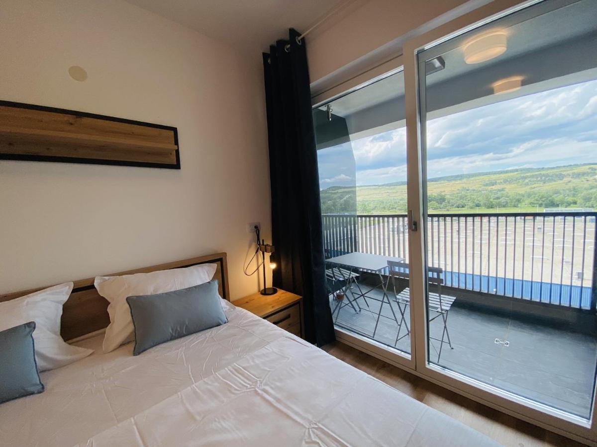 Deluxe Apartment With Balcony And Private Parking In Colvmna Residence Cluj-Napoca Exterior foto
