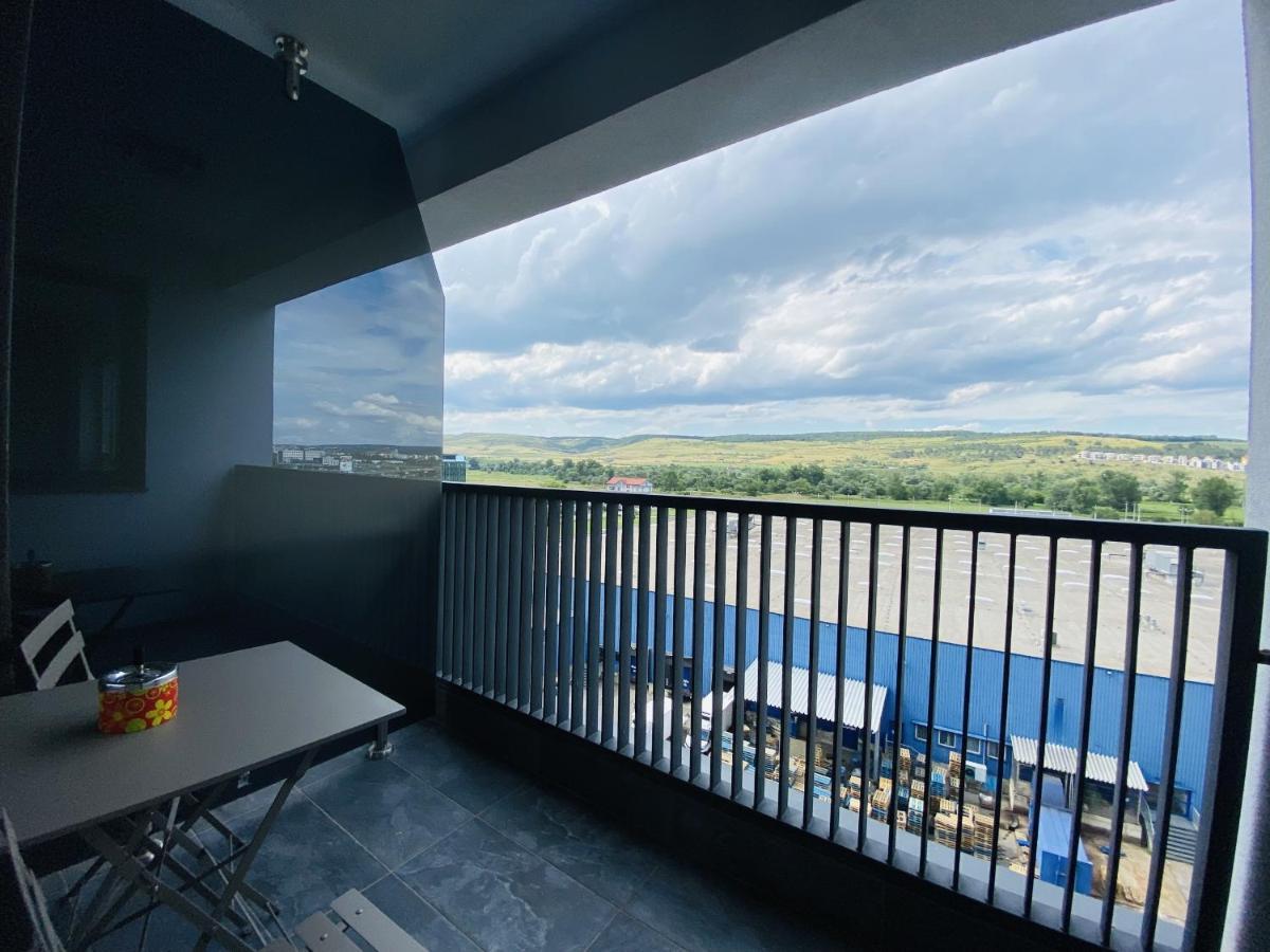 Deluxe Apartment With Balcony And Private Parking In Colvmna Residence Cluj-Napoca Exterior foto