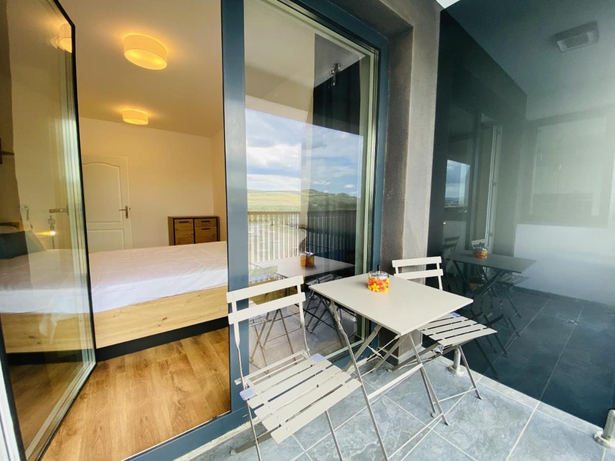 Deluxe Apartment With Balcony And Private Parking In Colvmna Residence Cluj-Napoca Exterior foto