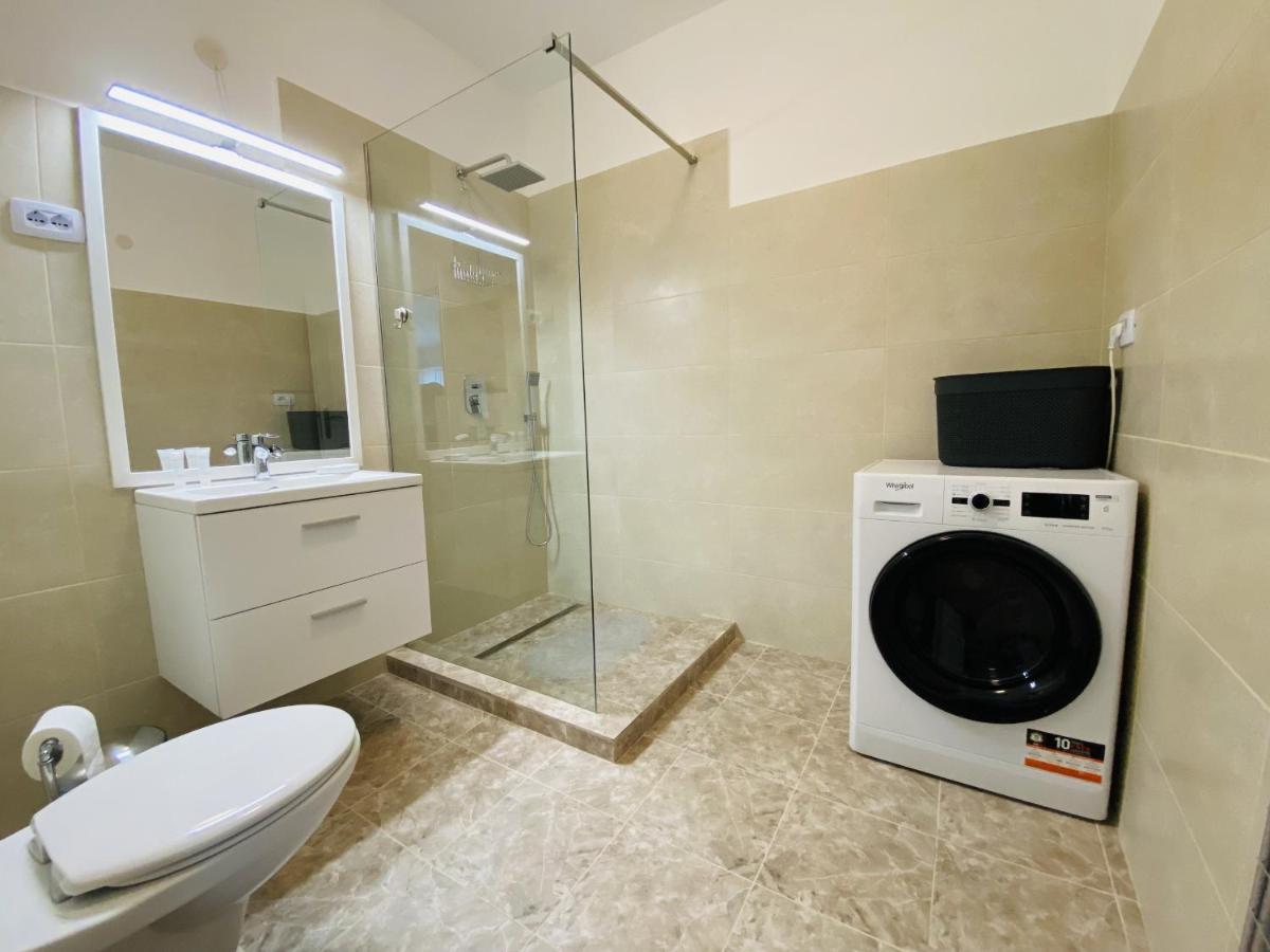 Deluxe Apartment With Balcony And Private Parking In Colvmna Residence Cluj-Napoca Exterior foto