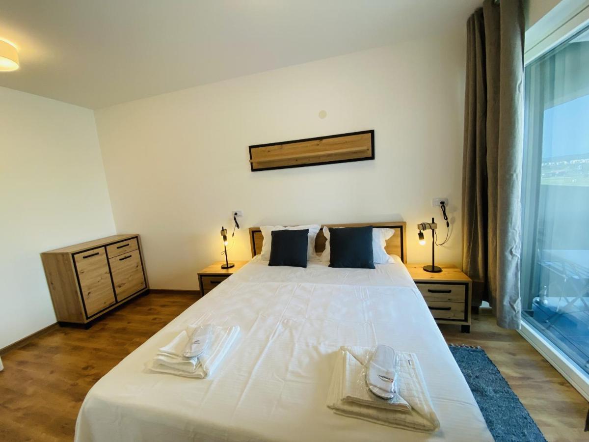 Deluxe Apartment With Balcony And Private Parking In Colvmna Residence Cluj-Napoca Exterior foto